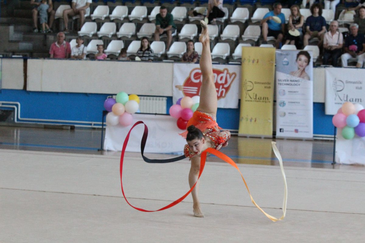 Deca-26-Elena-traka-2